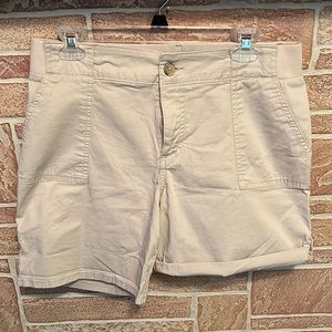 Riders by Lee Women’s Midrise khaki shorts. Size 12.